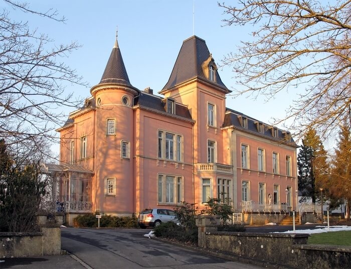 Capellen Castle & Old Town Walking Tour